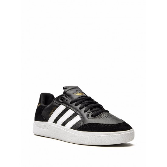 Adidas Tyshawn Low Sneakers Adidas Tyshawn Low Sneakers