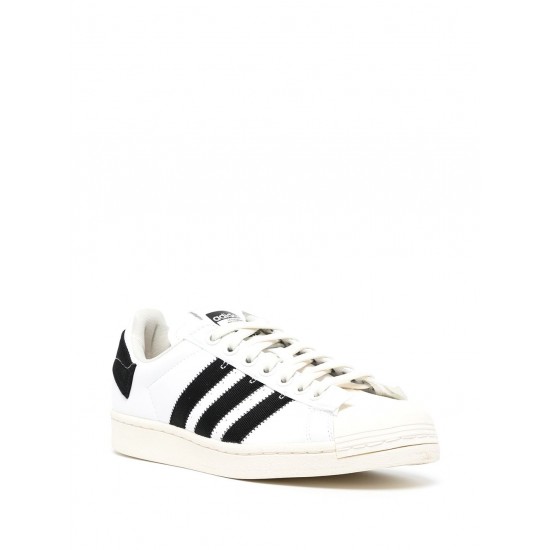 Adidas Classic three stripes sneakers