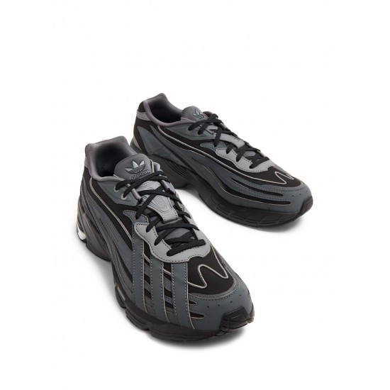 Adidas Orketro three-stripe logo sneakers Adidas Orketro three-stripe logo sneakers