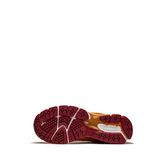 New Balance 2002R Low-top sneakers