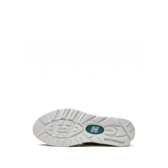 New Balance M990 V2 sneakers