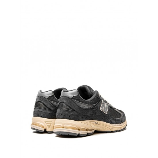 New Balance 2002R Low-top sneakers