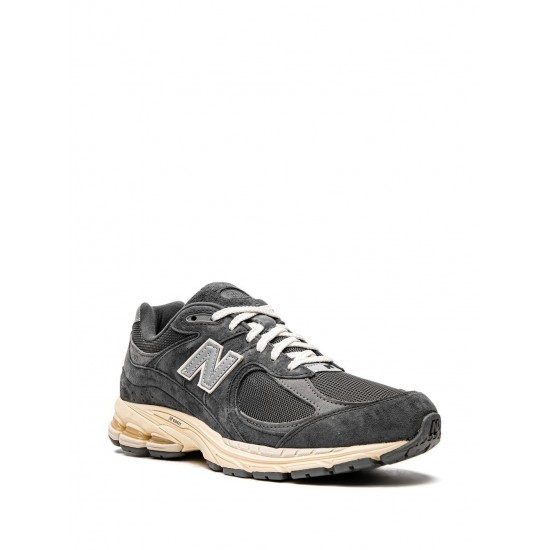 New Balance 2002R Low-top sneakers