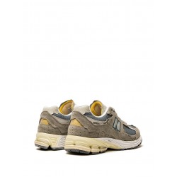 New Balance 2002R Low-top sneakers