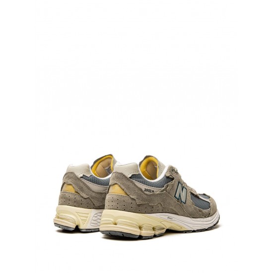 New Balance 2002R Low-top sneakers