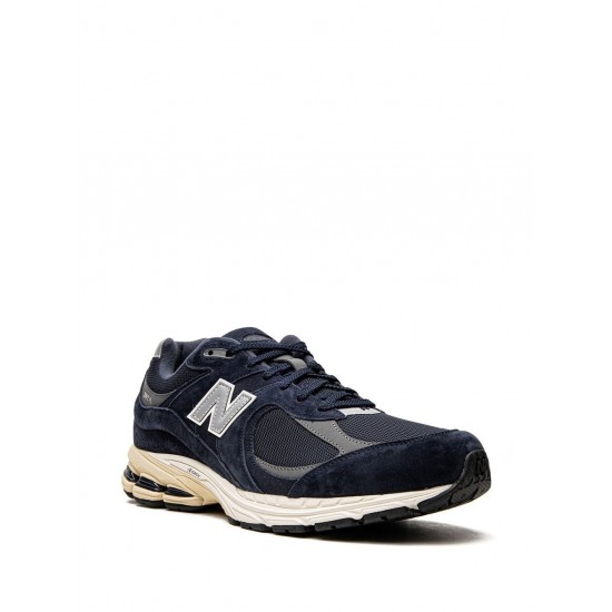 New Balance 2002R Low-top sneakers
