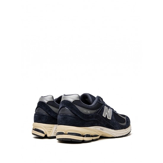 New Balance 2002R Low-top sneakers