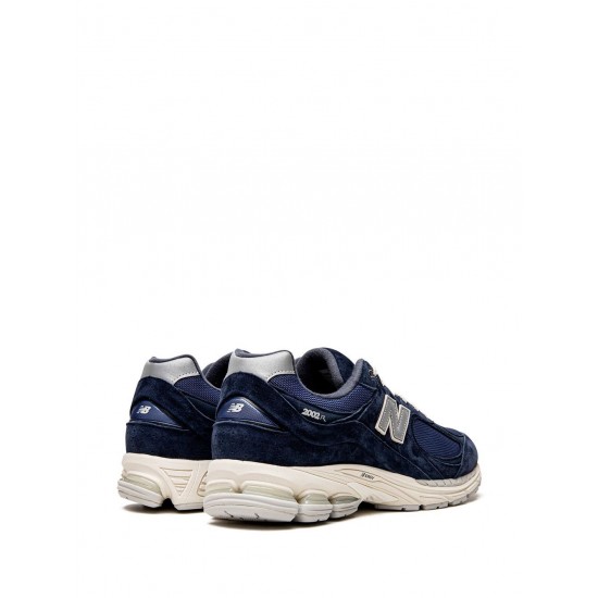 New Balance 2002R Low-top sneakers
