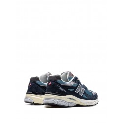 New Balance 990V3 low-top sneakers