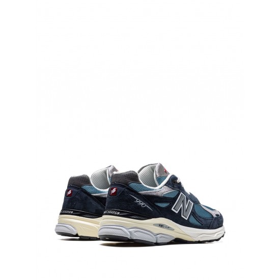New Balance 990V3 low-top sneakers