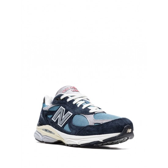 New Balance 990V3 low-top sneakers