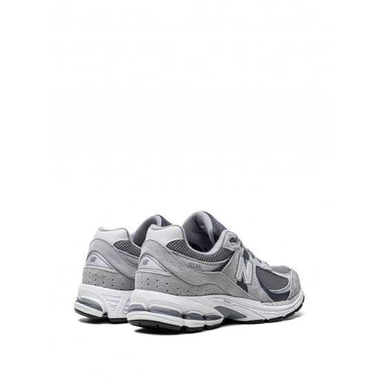 New Balance 2002R Low-top sneakers