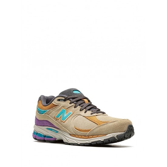 New Balance 2002R Low-top sneakers