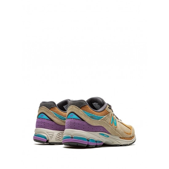 New Balance 2002R Low-top sneakers