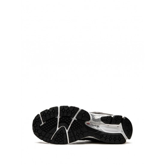 New Balance 2002 Low-top sneakers
