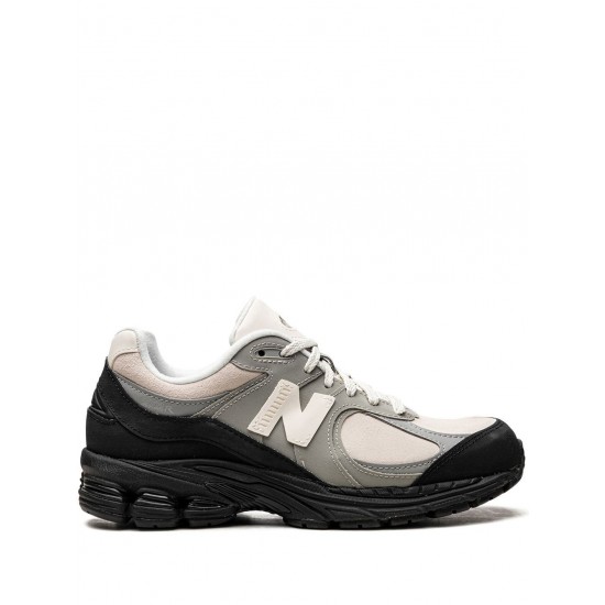 New Balance 2002R Low-top sneakers