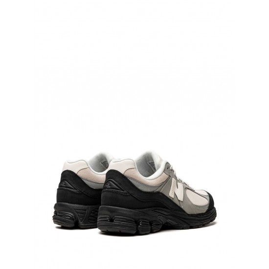 New Balance 2002R Low-top sneakers