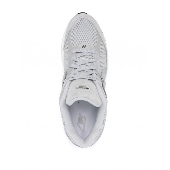 New Balance M2002W sneakers