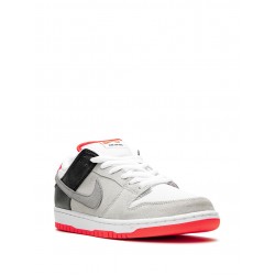 SB Dunk Low "Infrared" sneakers