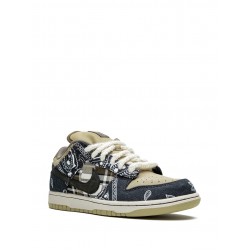 x Travis Scott SB Dunk Low sneakers