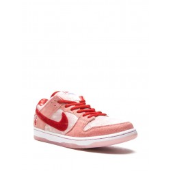 x StrangeLove Skateboards SB Dunk Low "Special Box" sneakers