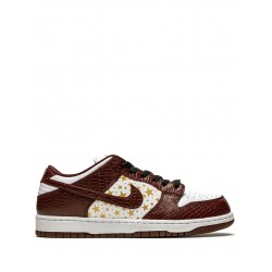 x Supreme SB Dunk Low "Stars - Barkroot Brown" sneakers