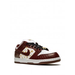 x Supreme SB Dunk Low "Stars - Barkroot Brown" sneakers
