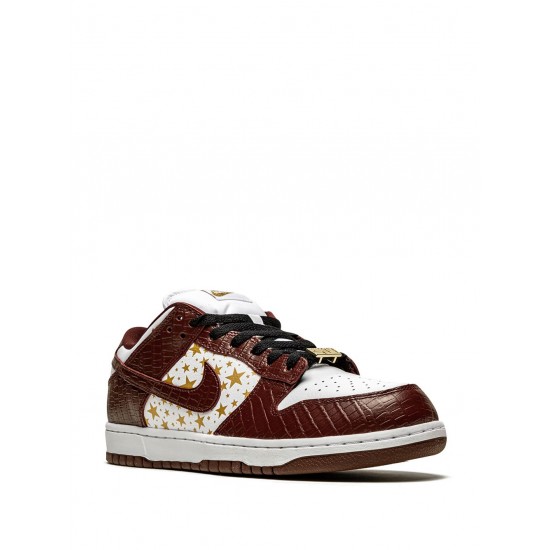 x Supreme SB Dunk Low "Stars - Barkroot Brown" sneakers