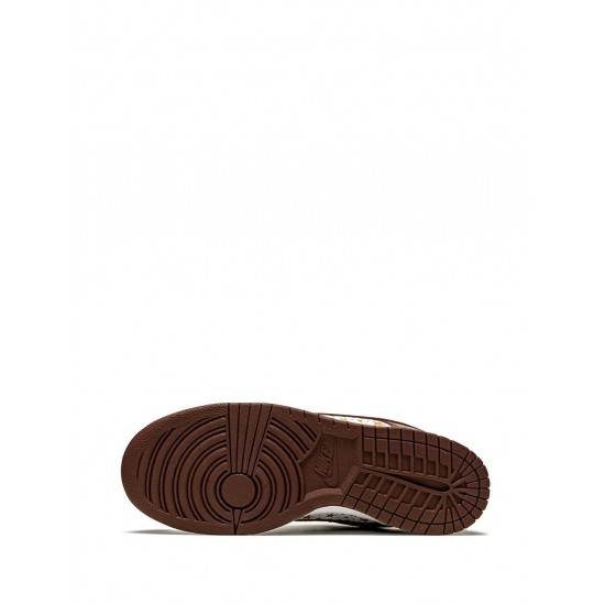 x Supreme SB Dunk Low "Stars - Barkroot Brown" sneakers
