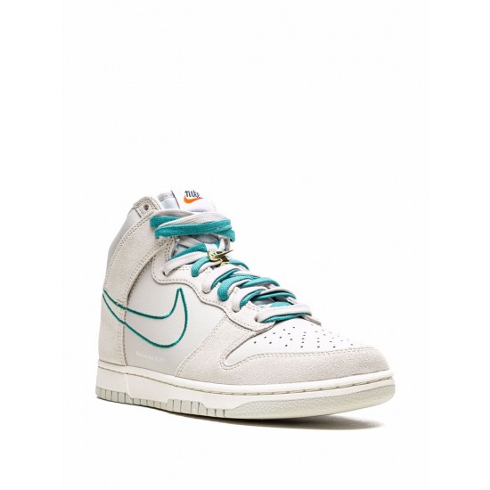 Dunk High SE "First Use - Green Noise" sneakers