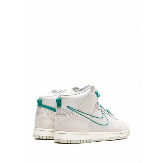 Dunk High SE "First Use - Green Noise" sneakers