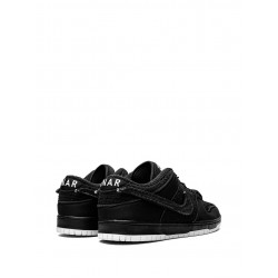 x Gnarhunters SB Dunk Low sneakers