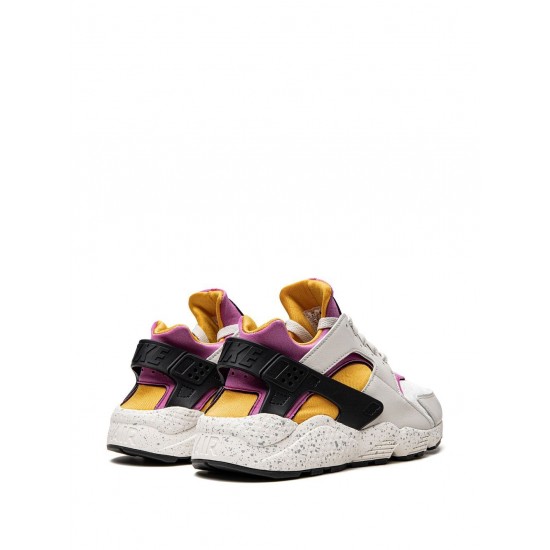 Air Huarache ''Light Bone/Lethal Pink-Univers'' sneakers