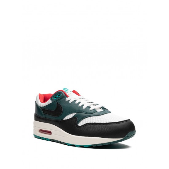 x LeBron James Air Max 1 ''Liverpool" sneakers