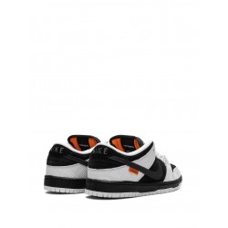x TIGHTBOOTH SB Dunk Low sneakers
