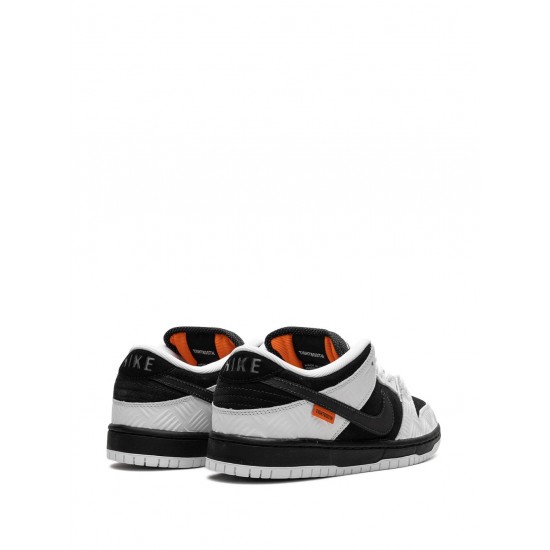 x TIGHTBOOTH SB Dunk Low sneakers