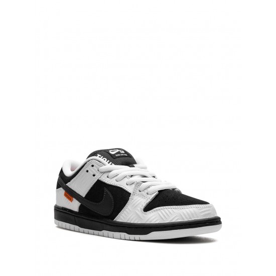 x TIGHTBOOTH SB Dunk Low sneakers