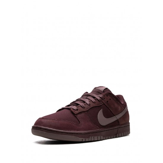 Dunk Low "Burgundy Crush" sneakers