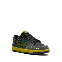 x DOAF Dunk Low "What The Duck- University of Oregon Home" sneakers