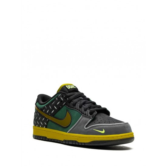 x DOAF Dunk Low "What The Duck- University of Oregon Home" sneakers