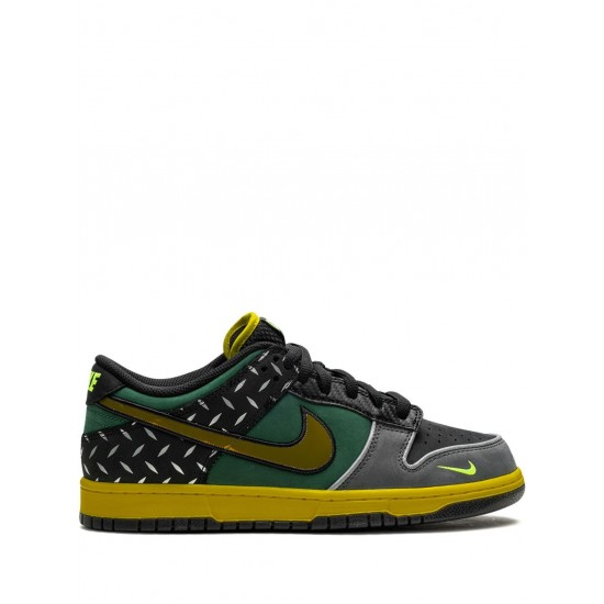 x DOAF Dunk Low "What The Duck- University of Oregon Home" sneakers