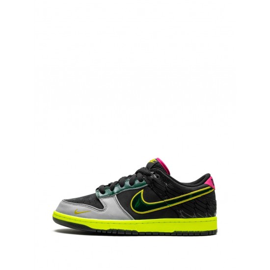 x DOAF Dunk Low "What The Duck- University of Oregon Home" sneakers