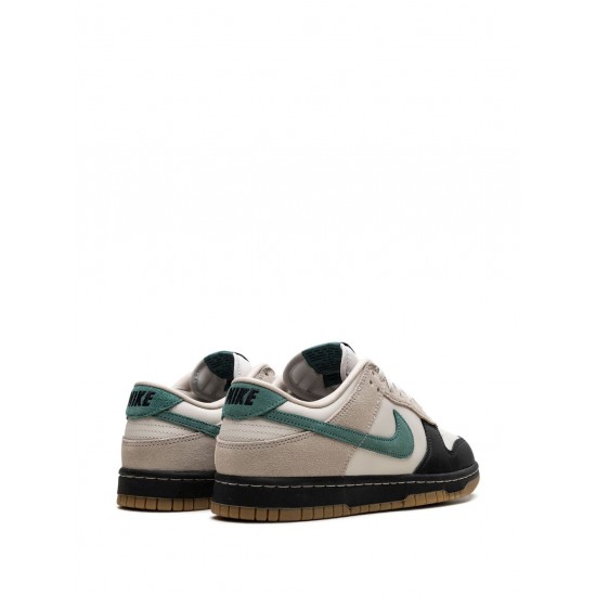 Dunk Low sneakers