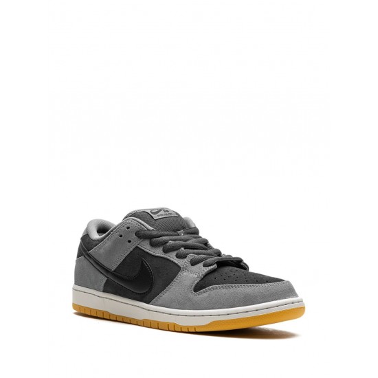 SB Dunk Low sneakers