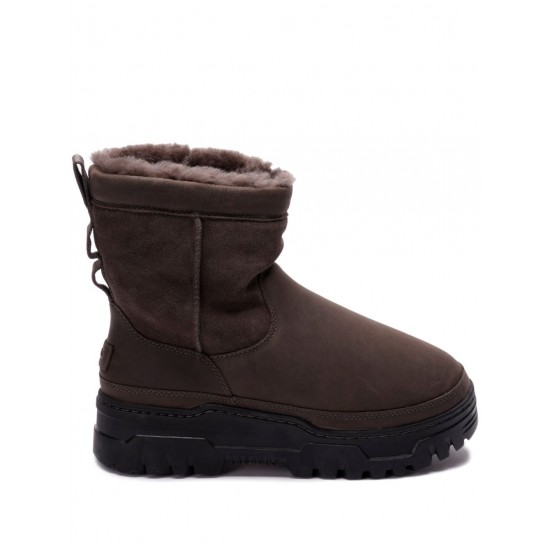 UGG logo-patch slip-on boots