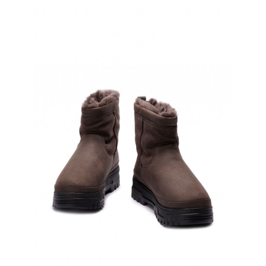 UGG logo-patch slip-on boots